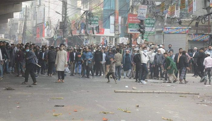 Jamaat, Shibir Men Clash with Police Over Holding Mass Procession in Malibagh  